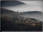 foto Colline nella nebbia al Tramonto